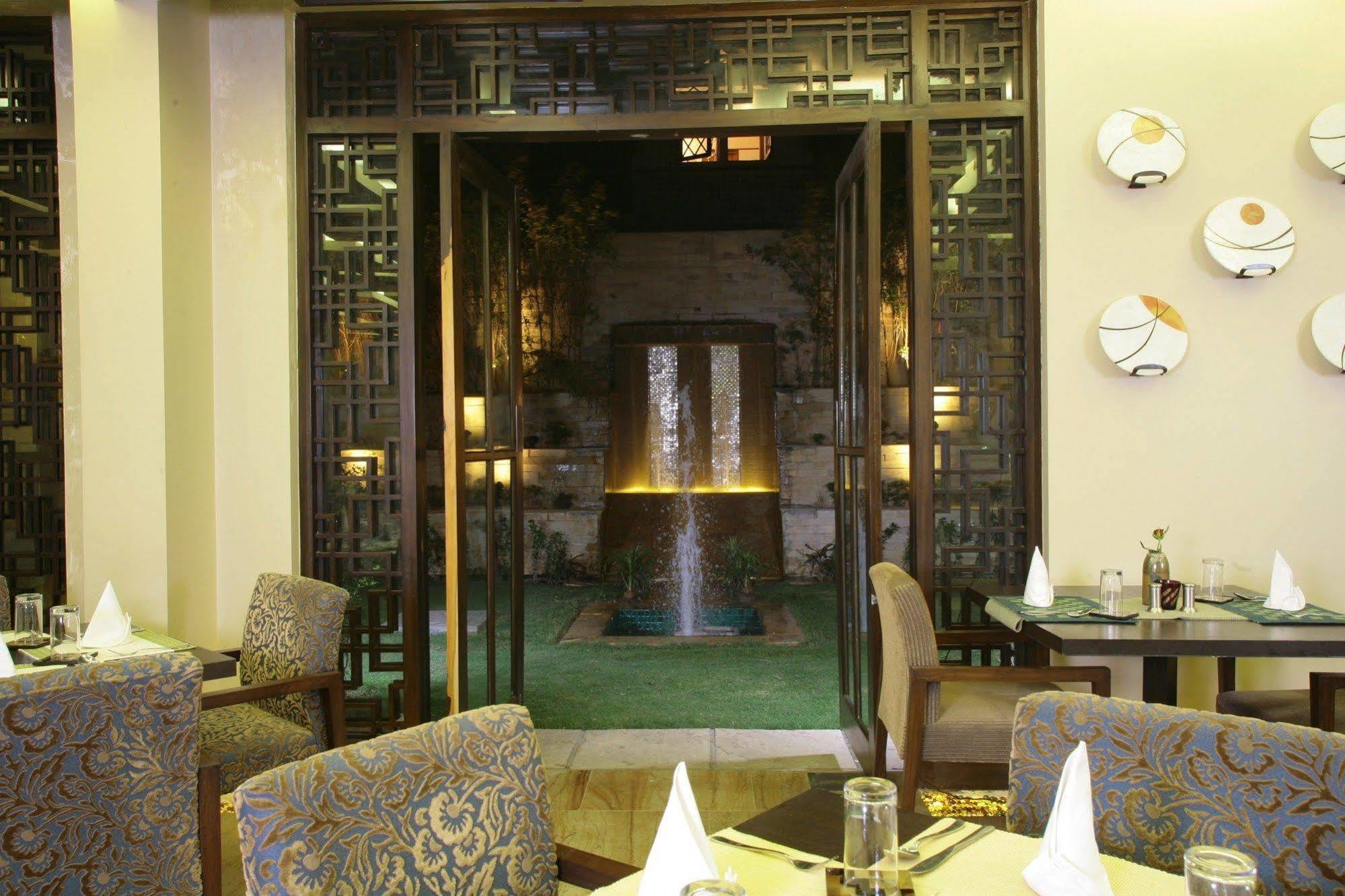 ​Justa Gurgaon Hotel Restaurant photo
